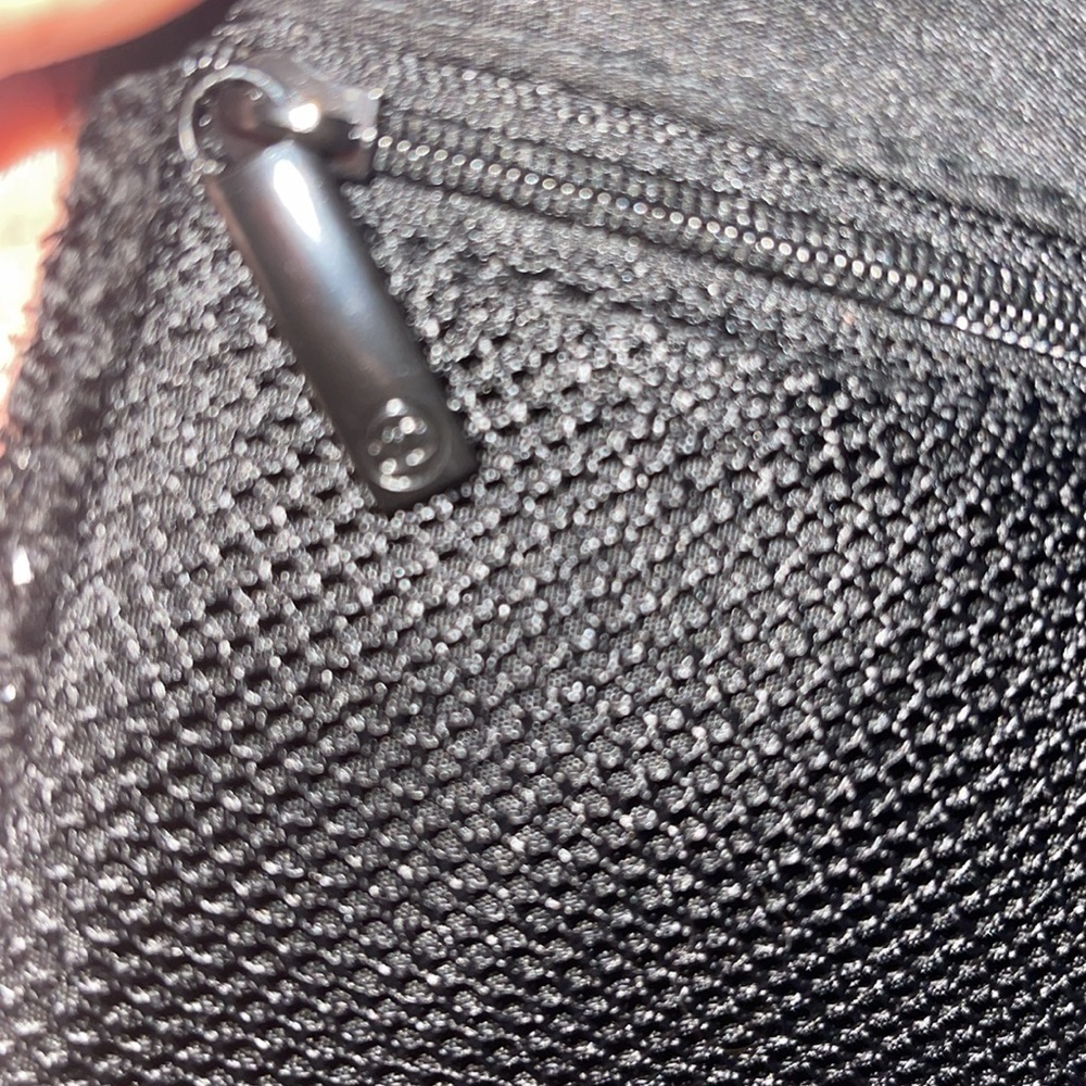 Chanel travel toiletry cosmetic bag New - Picture 7 of 7